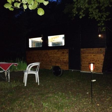 La Caravane Nature Saint-Julien-le-Petit 外观 照片