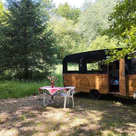 La Caravane Nature Saint-Julien-le-Petit 外观 照片